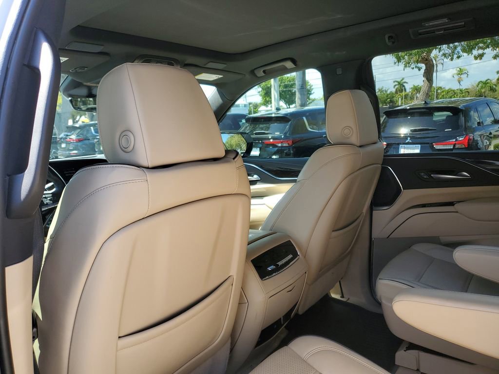 Used 2023 Cadillac Escalade Premium Luxury w/ Performance Package image 14
