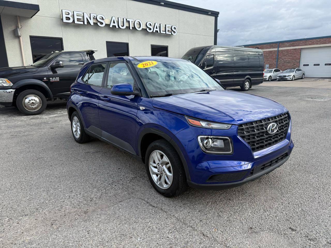 Used 2021 Hyundai Venue SE FWD image 4