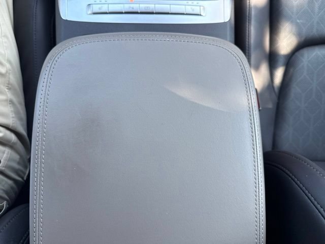 Used 2025 Kia Carnival FWD image 33