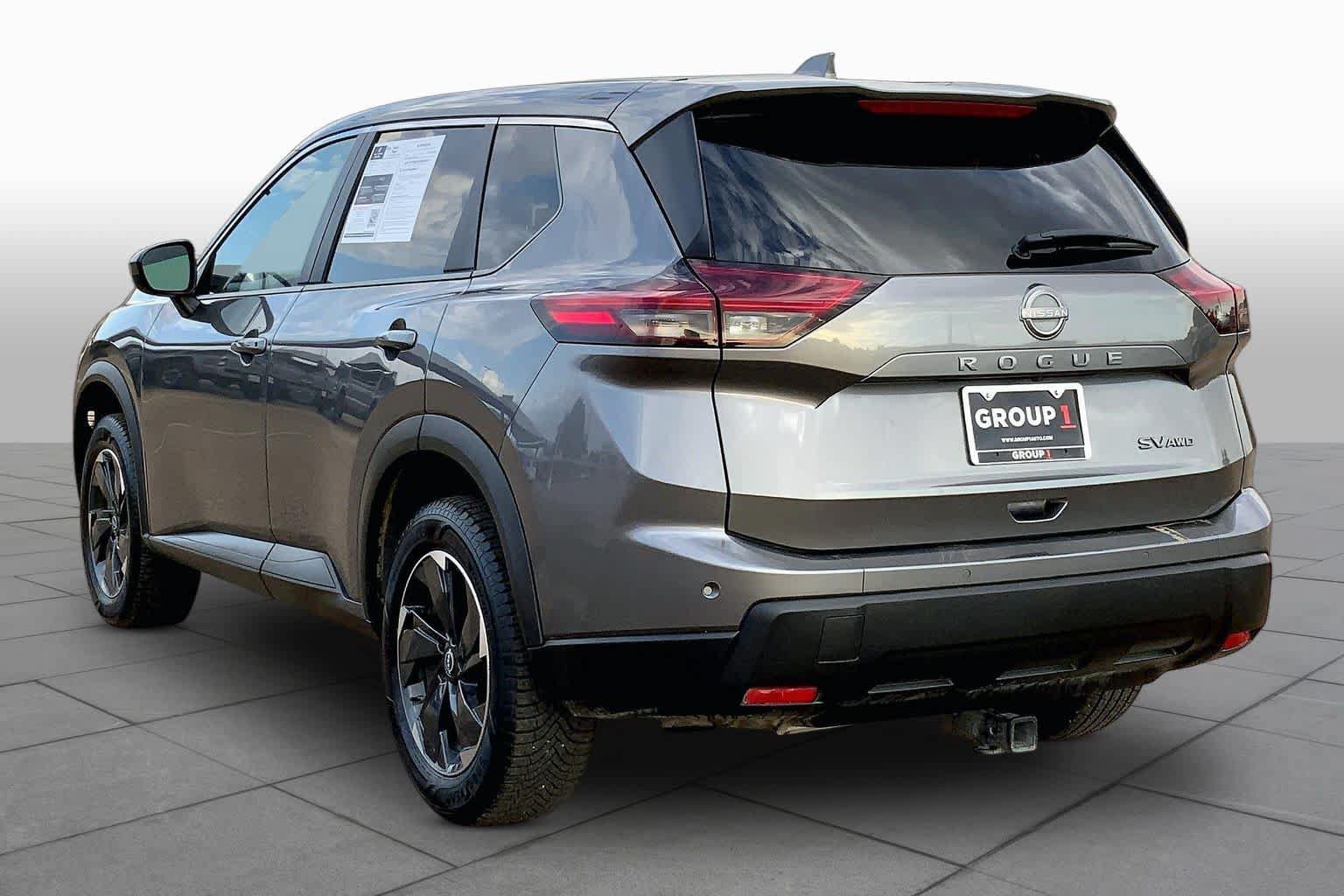 Used 2024 Nissan Rogue SV AWD/4WD image 11
