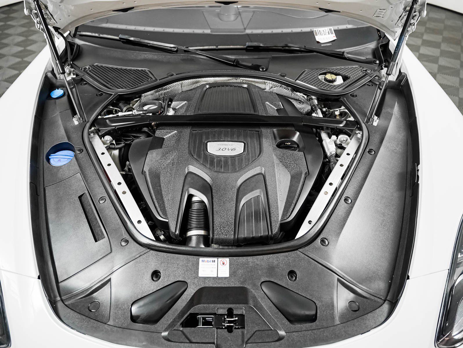 Certified 2018 Porsche Panamera RWD image 12