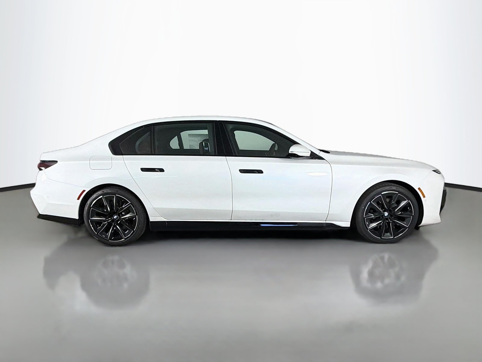 New 2026 BMW 750e xDrive w/ Premium Package AWD/4WD image 8