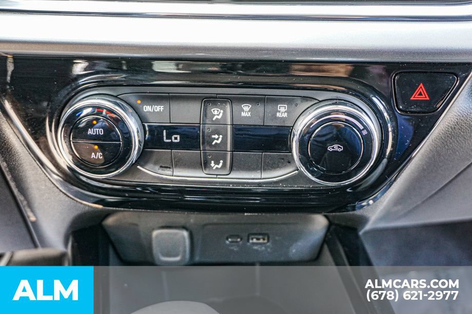 Used 2025 Chevrolet Trax LT FWD image 39