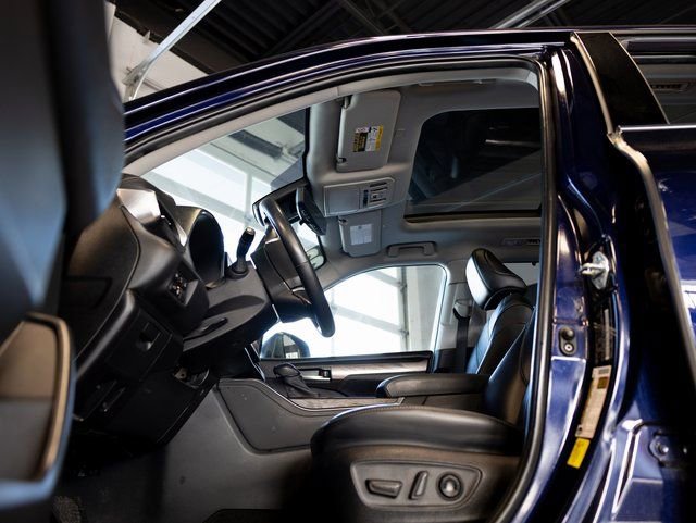 Used 2023 Toyota Highlander Platinum AWD/4WD image 11