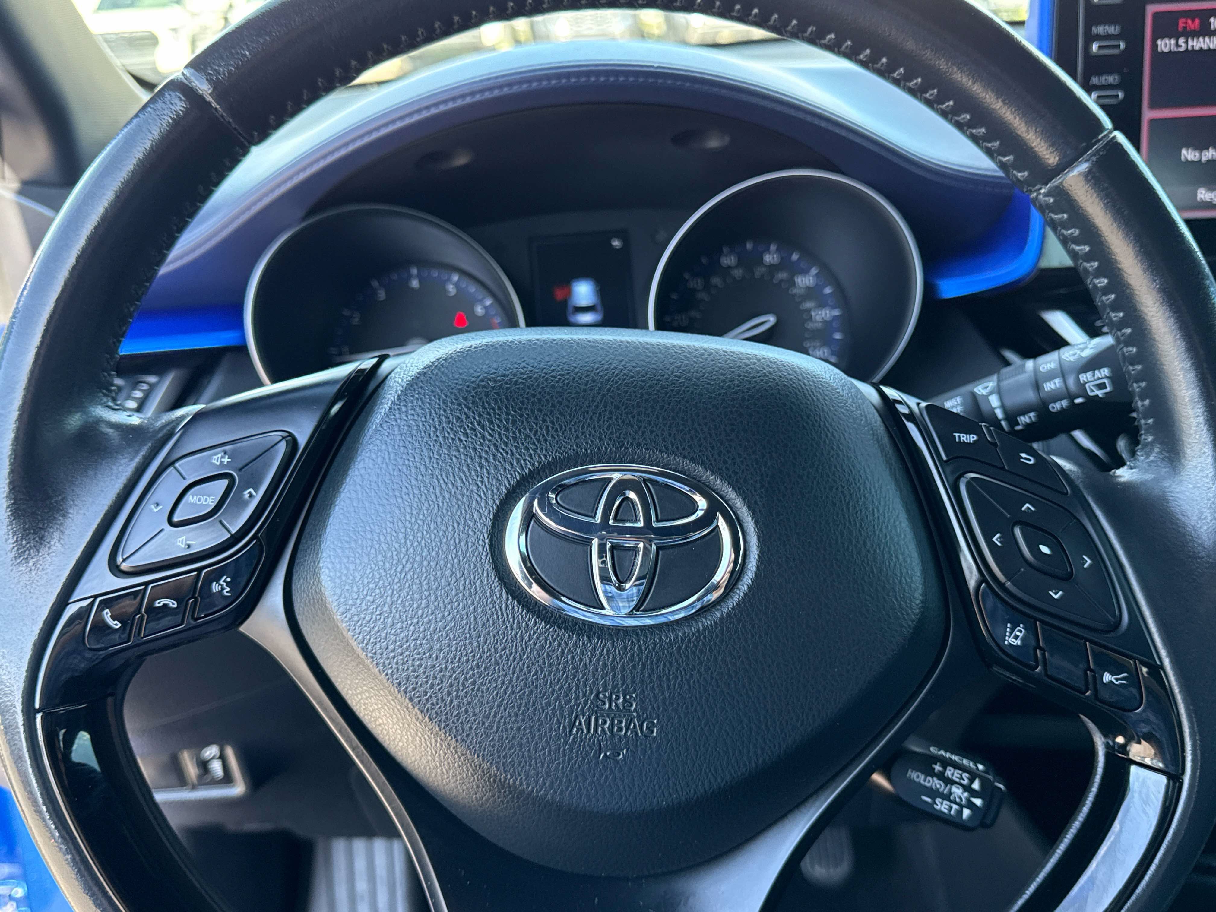 Used 2022 Toyota C-HR XLE FWD image 22