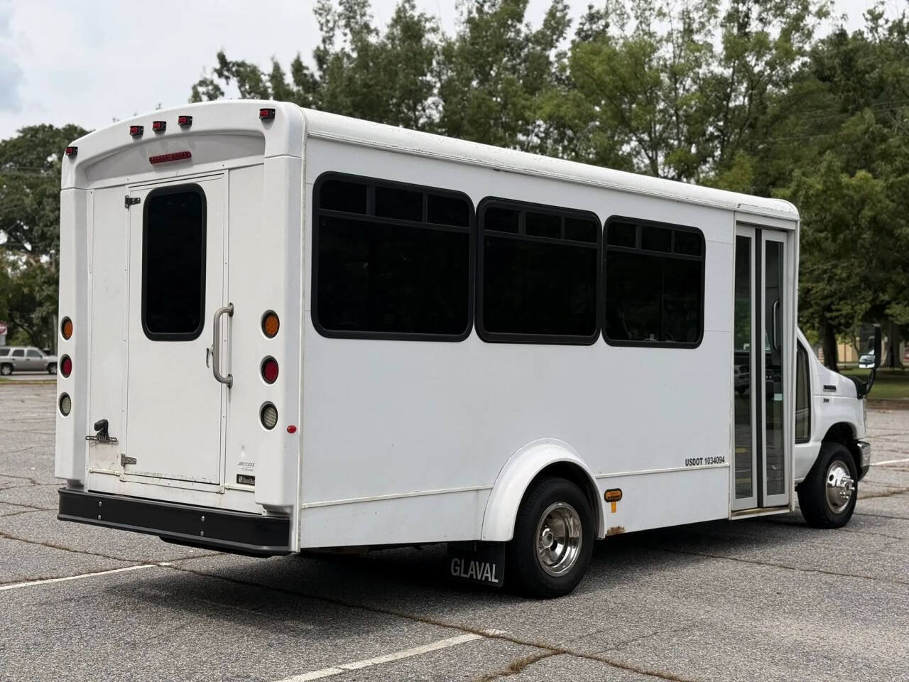 Used 2015 Ford E-350 and Econoline 350 Super Duty RWD image 5