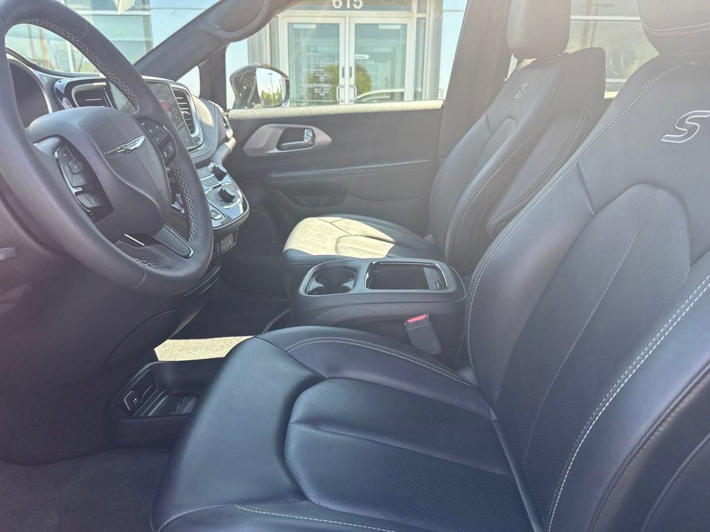 Used 2024 Chrysler Pacifica Limited FWD image 17