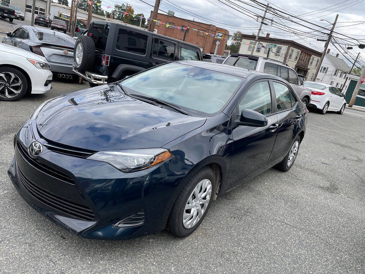 Used 2019 Toyota Corolla LE image 2