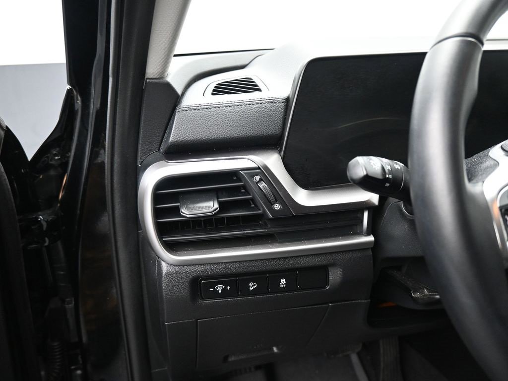 Used 2023 Kia Telluride LX image 16