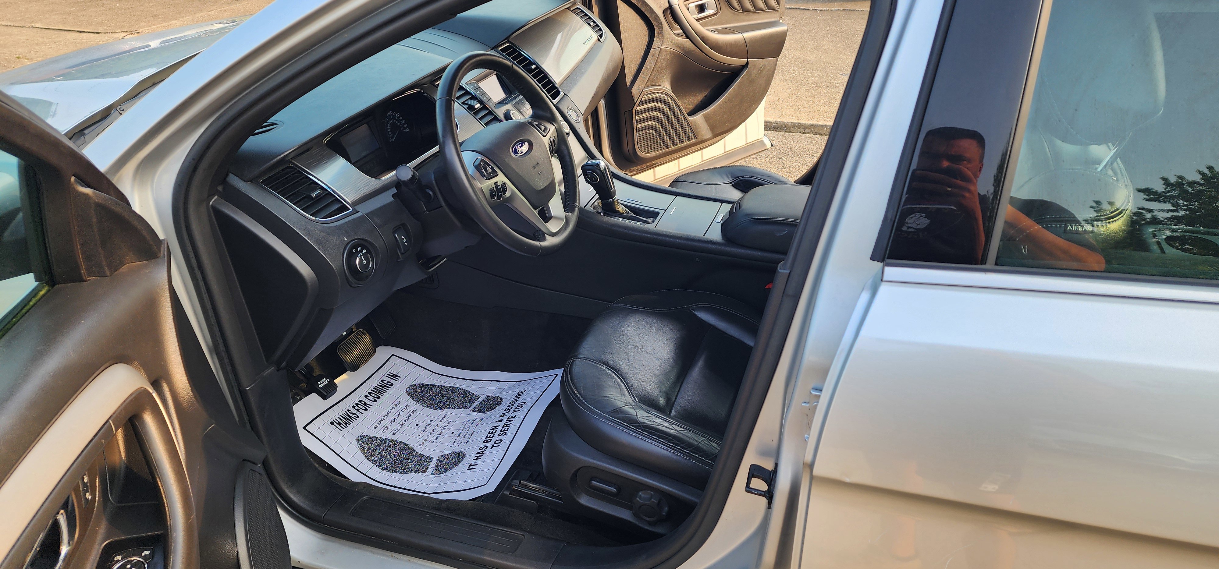 Used 2015 Ford Taurus SEL image 8