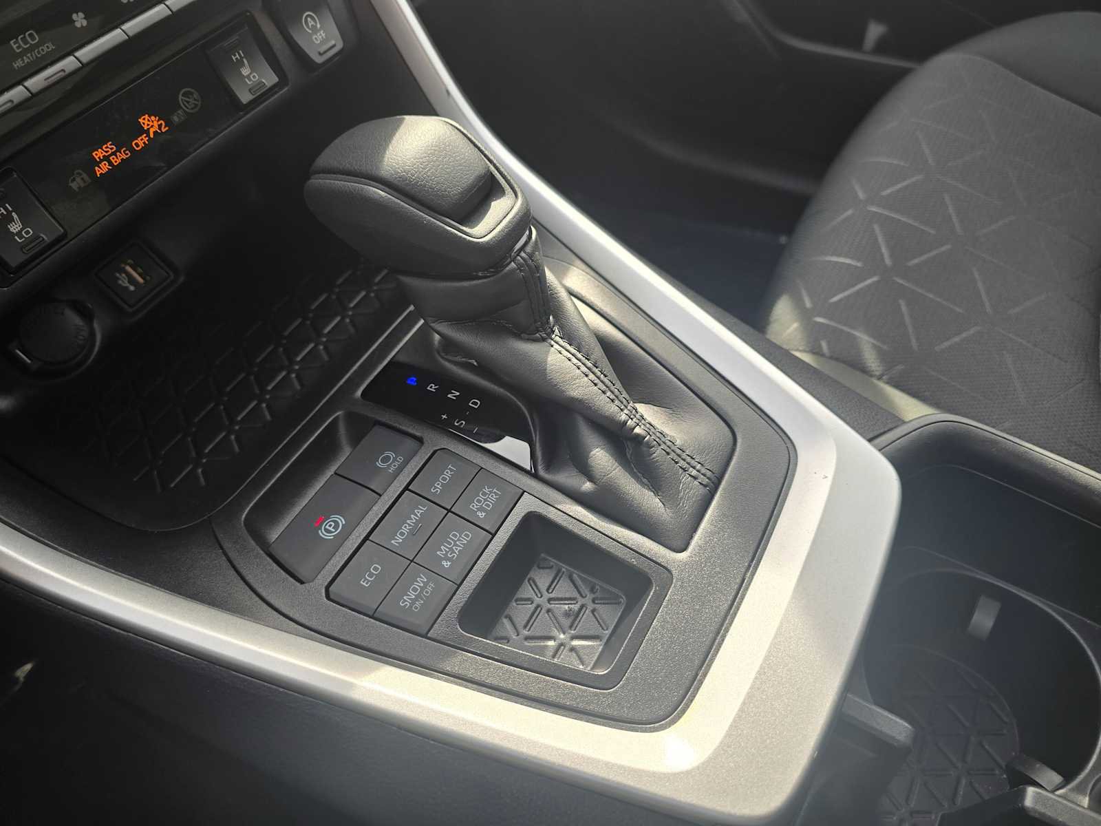 Used 2025 Toyota RAV4 XLE w/ Weather Package image 29