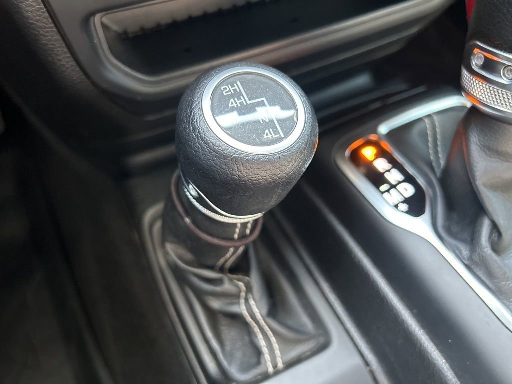 Used 2018 Jeep Wrangler Unlimited Sahara image 35