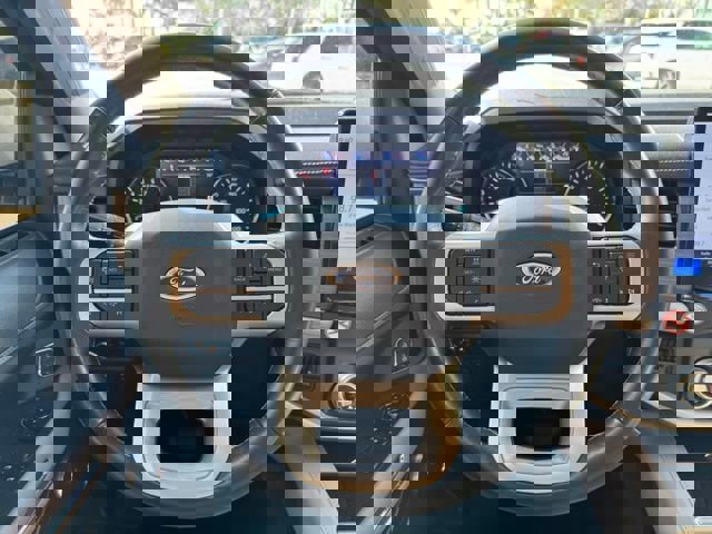 Used 2024 Ford Expedition Limited image 16