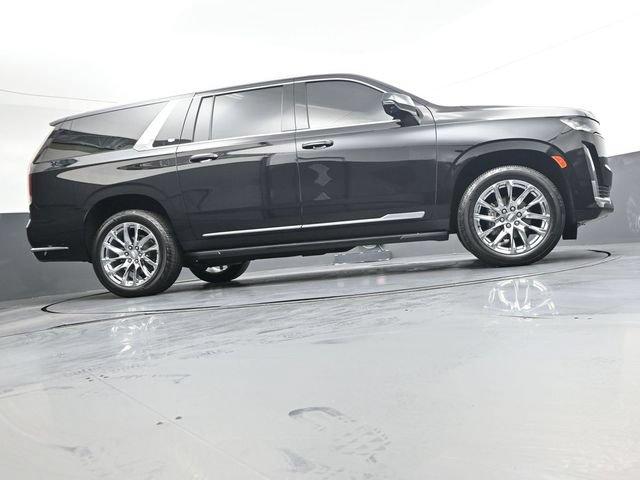 Used 2023 Cadillac Escalade ESV Premium Luxury w/ LPO, Radiant Package AWD/4WD image 31