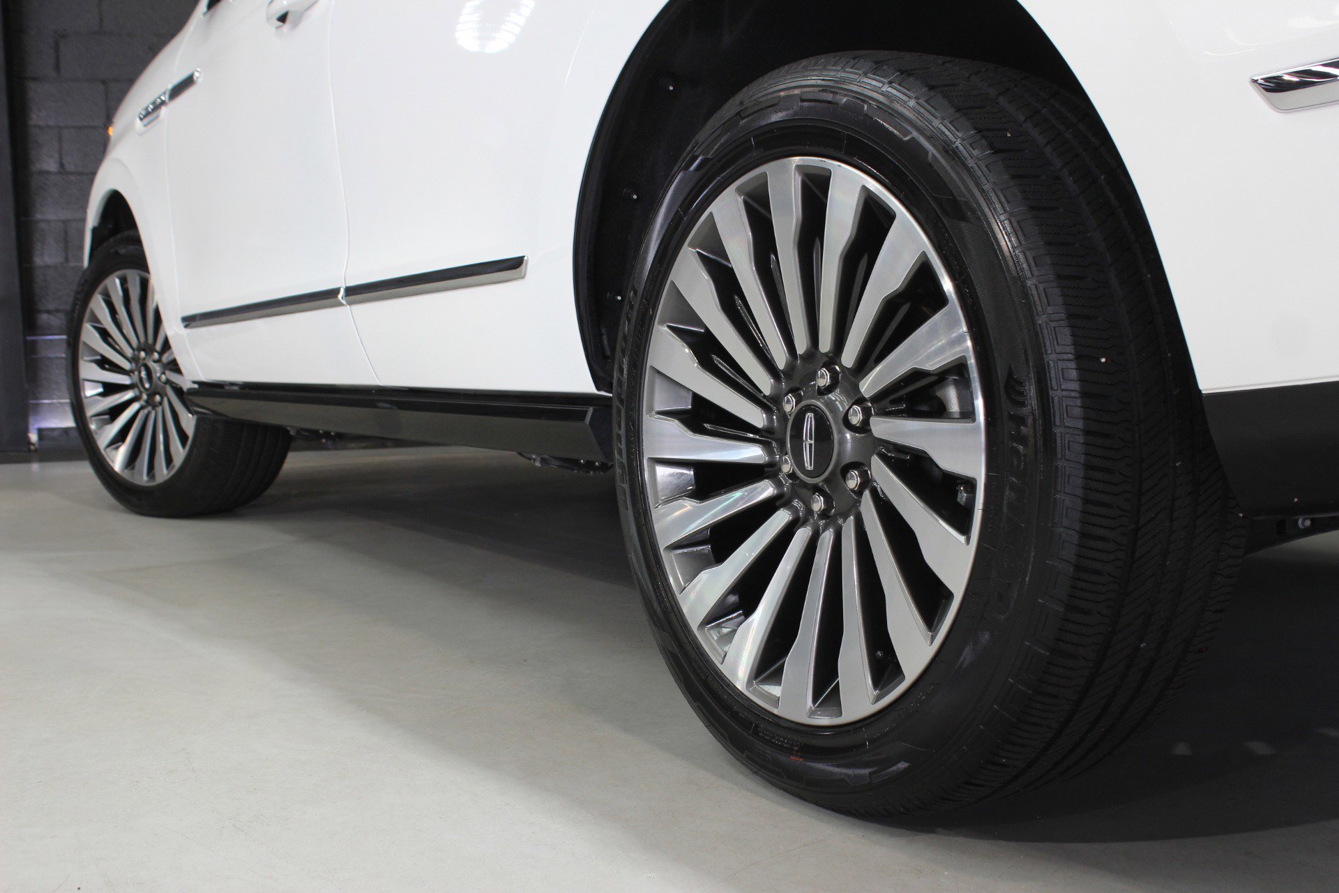 Used 2021 Lincoln Navigator Reserve w/ Luxury Package image 17