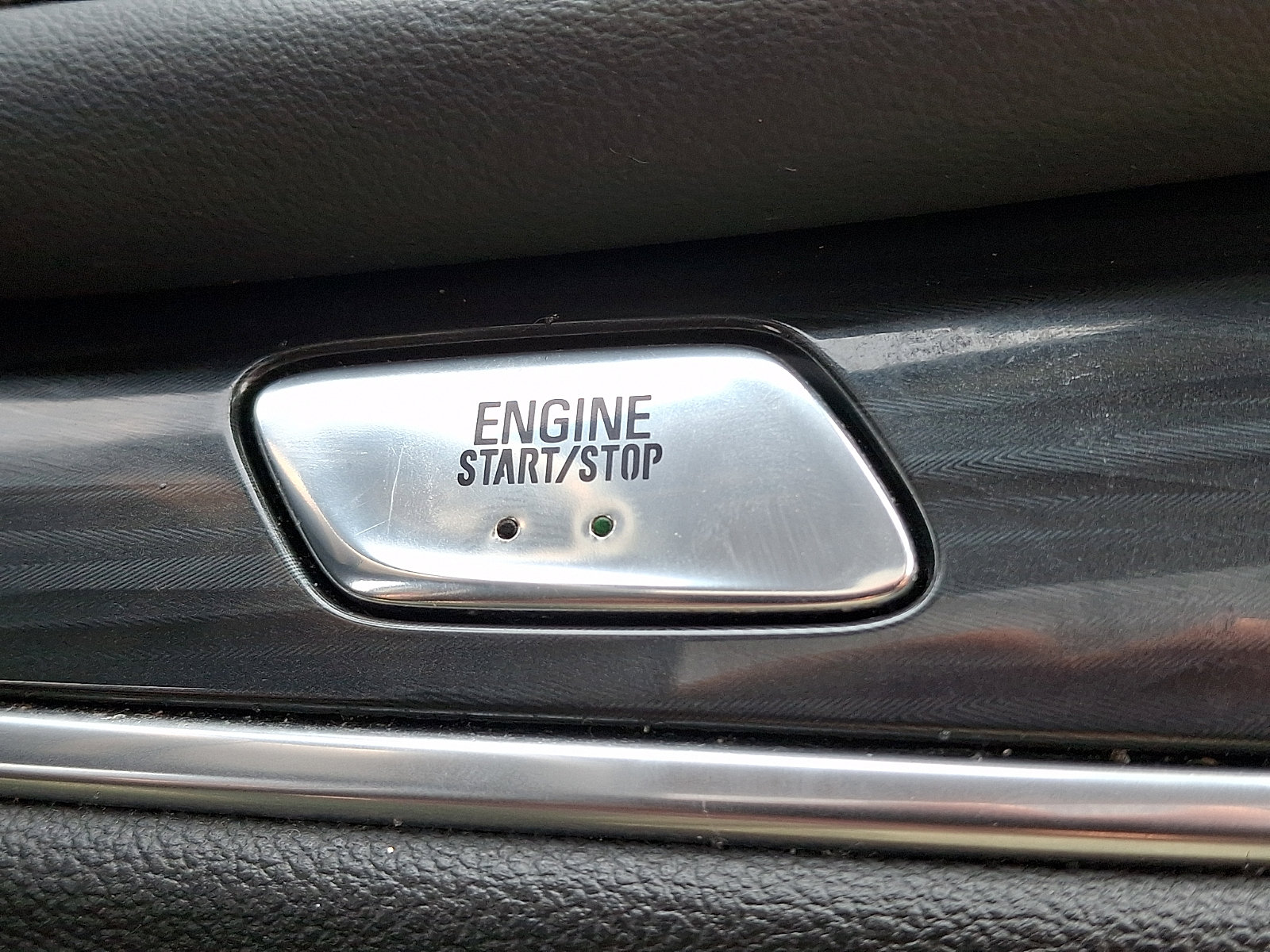 Used 2020 Buick Enclave Essence w/ Sound and Sites Package FWD image 32