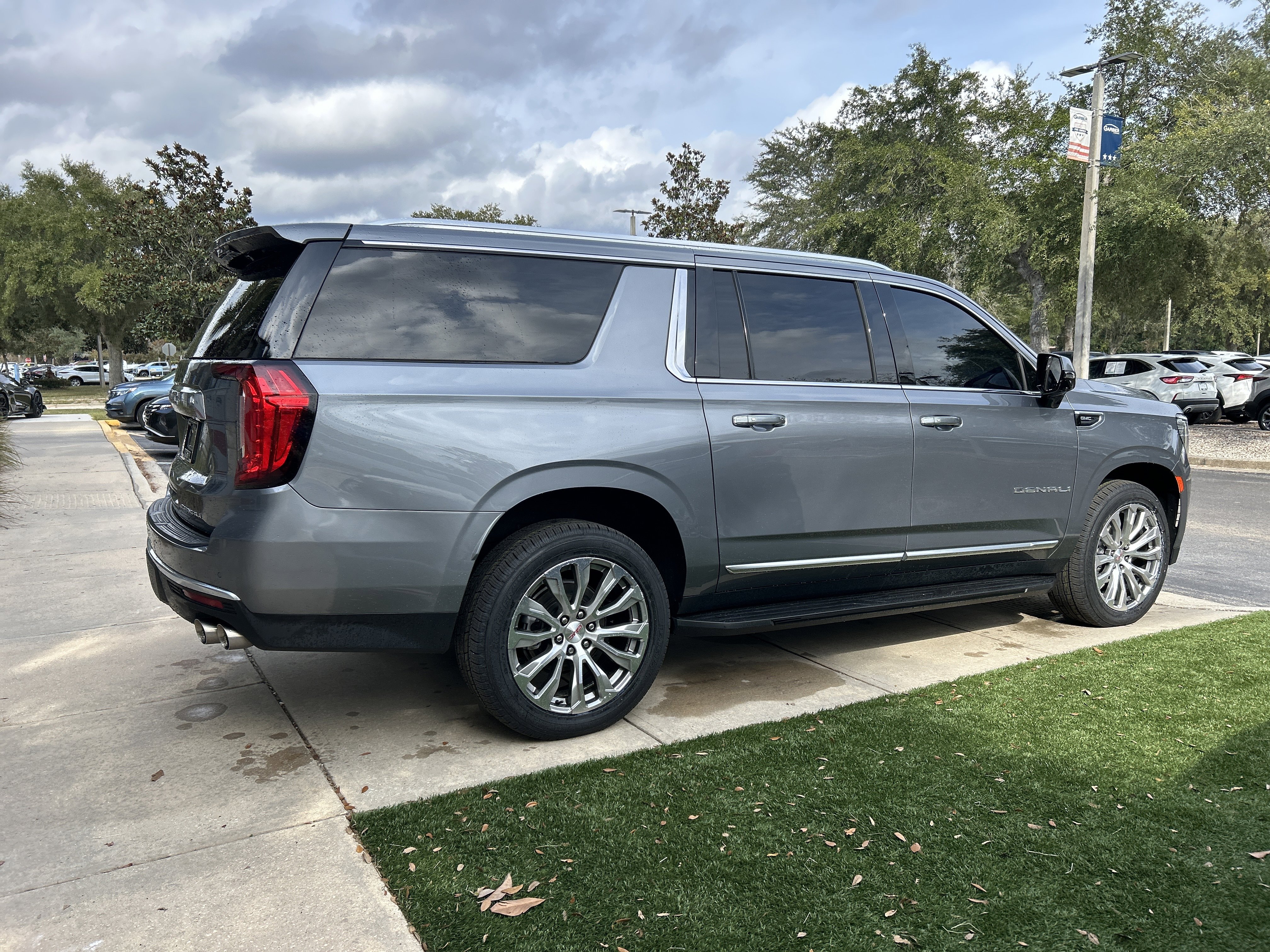 Certified 2022 GMC Yukon XL Denali image 8
