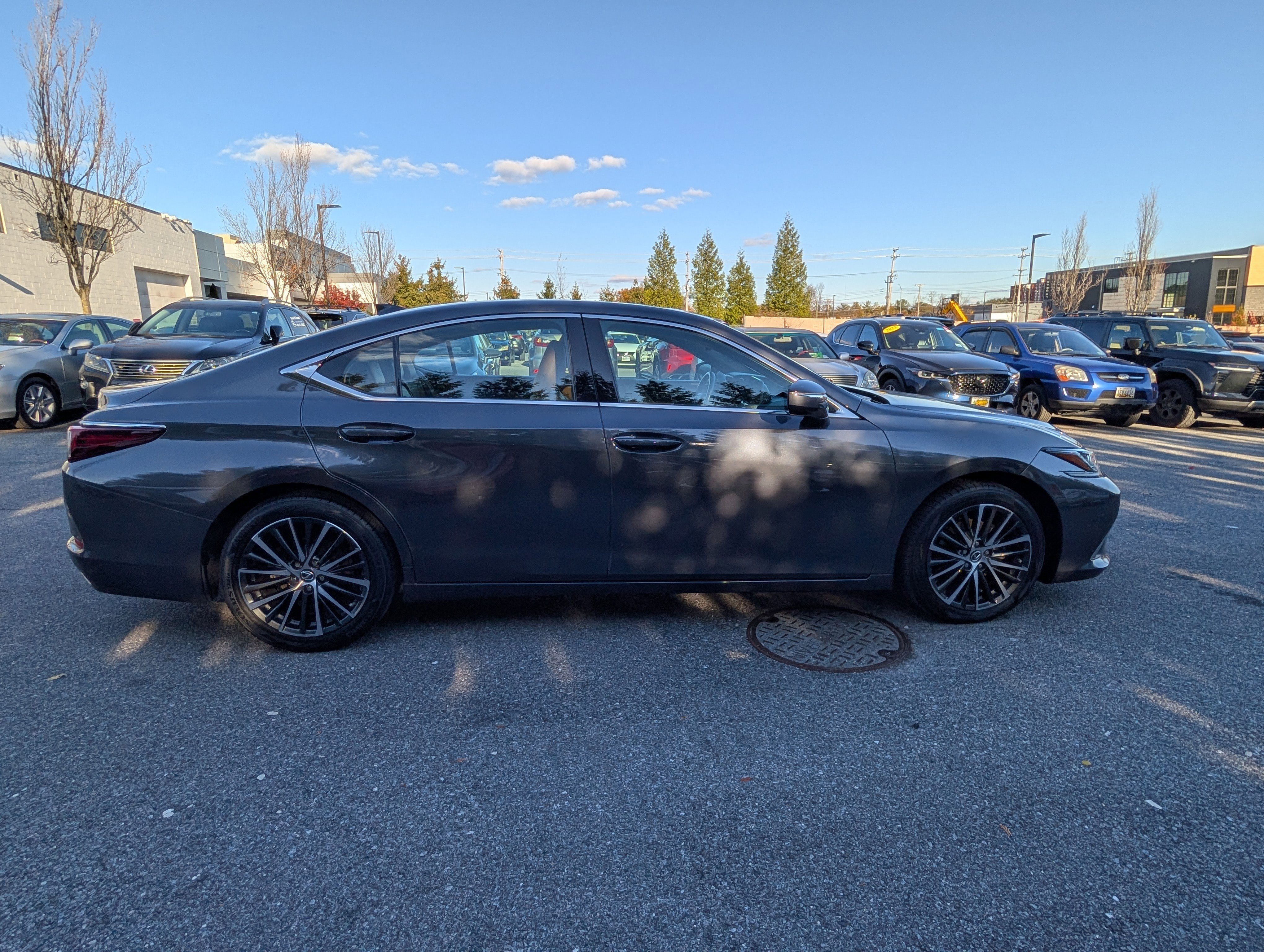 Certified 2024 Lexus ES 350 w/ Premium Package image 2