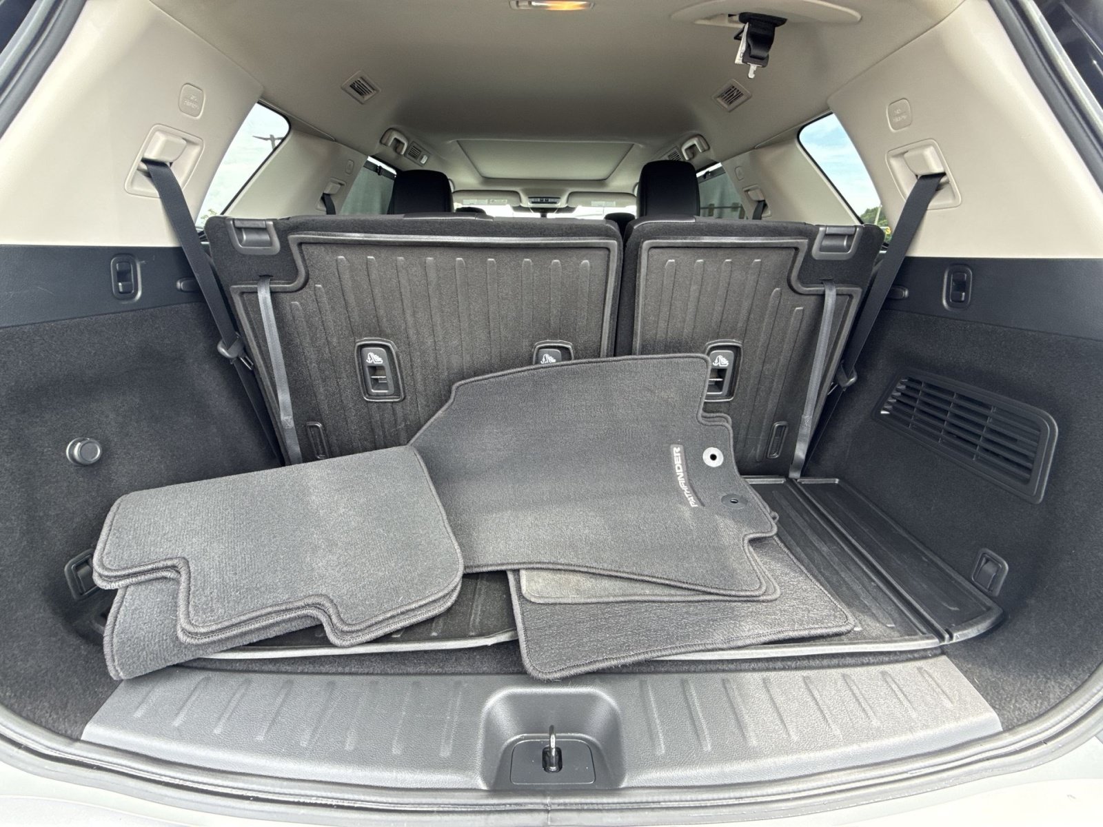 Used 2024 Nissan Pathfinder Platinum w/ Cargo Package AWD/4WD image 27