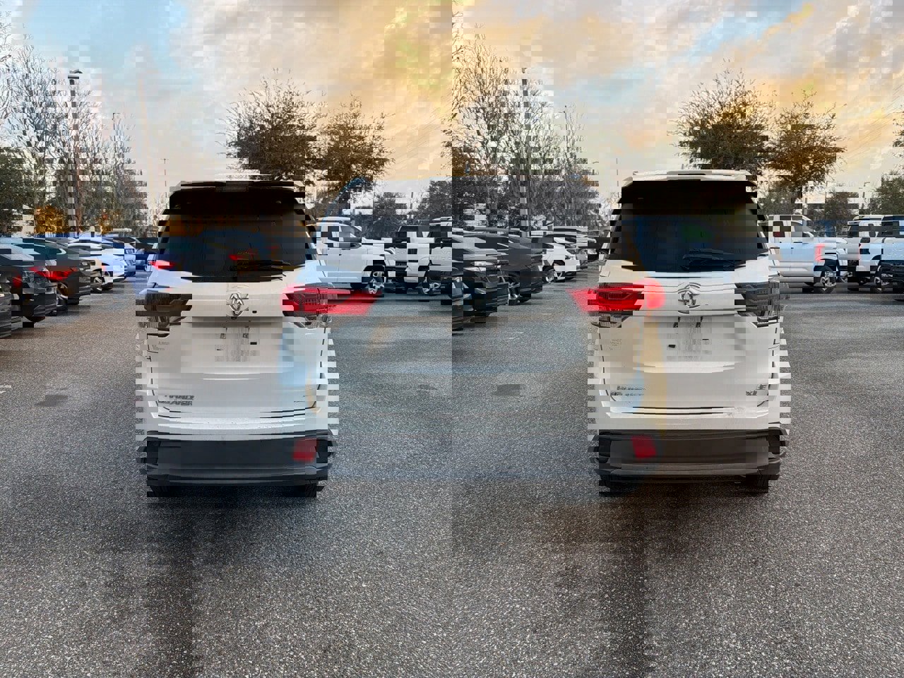 Used 2019 Toyota Highlander XLE image 4