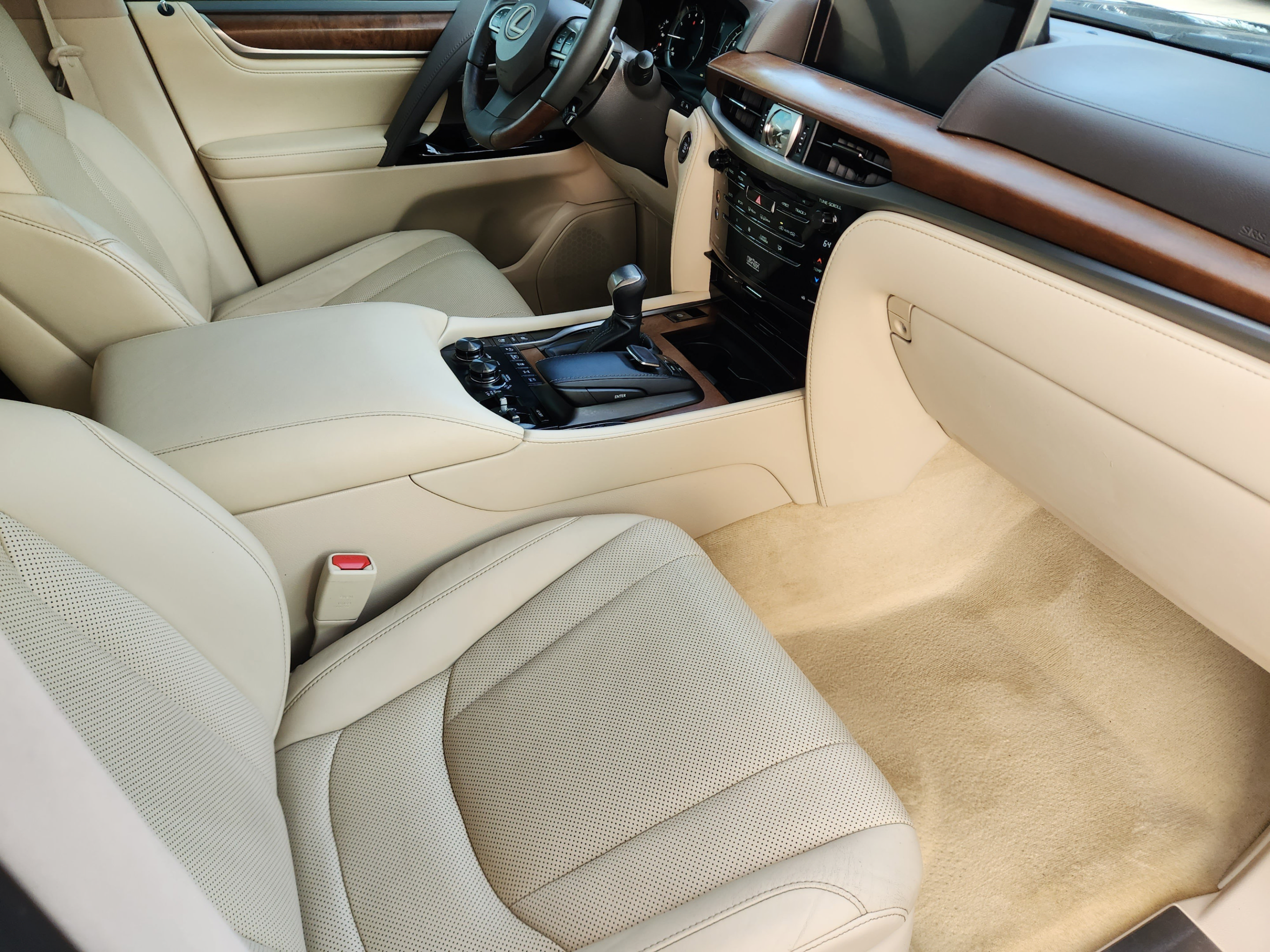 Used 2021 Lexus LX 570 4WD w/ Luxury Package image 7