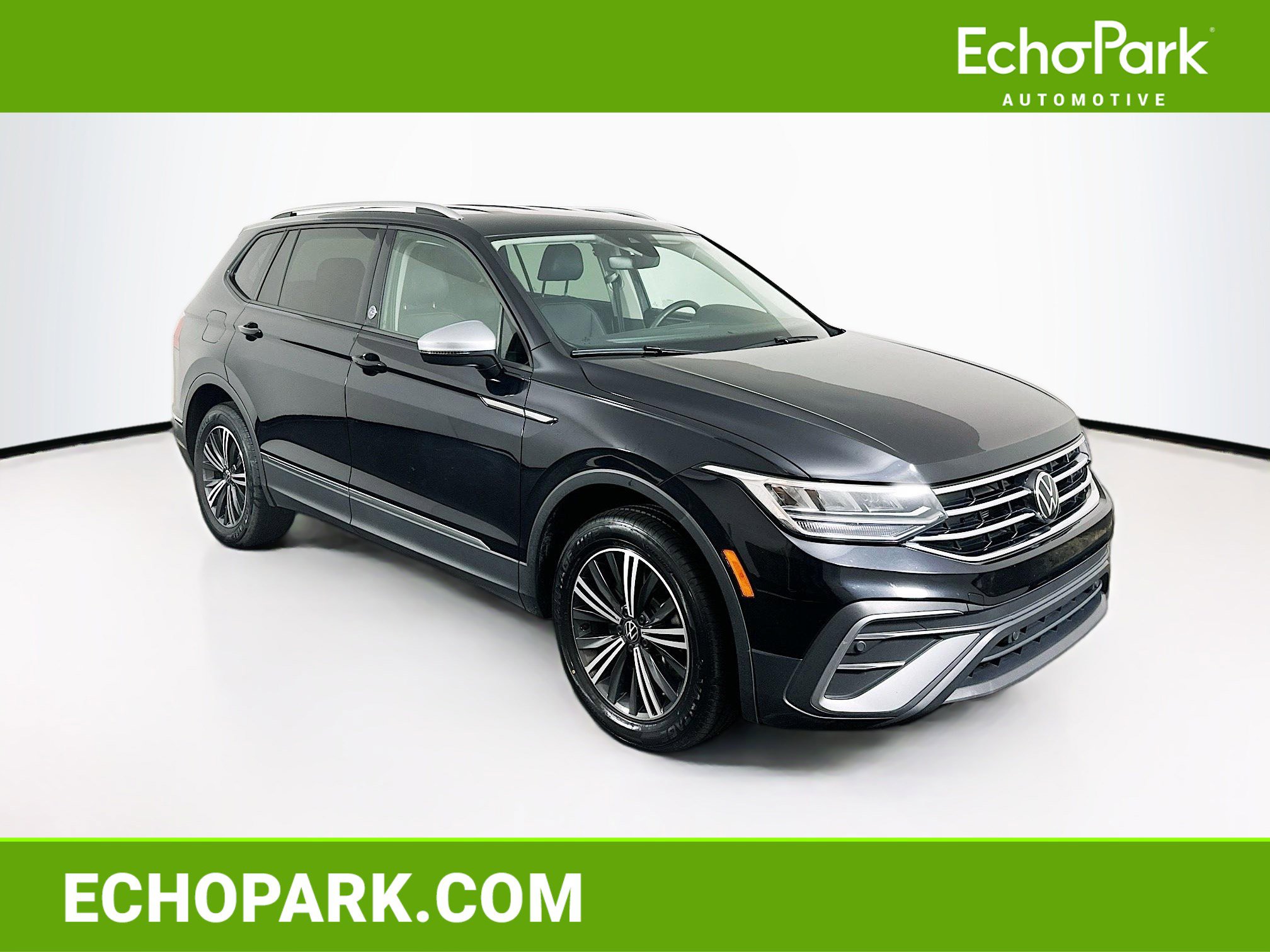 Used 2024 Volkswagen Tiguan SE image 1