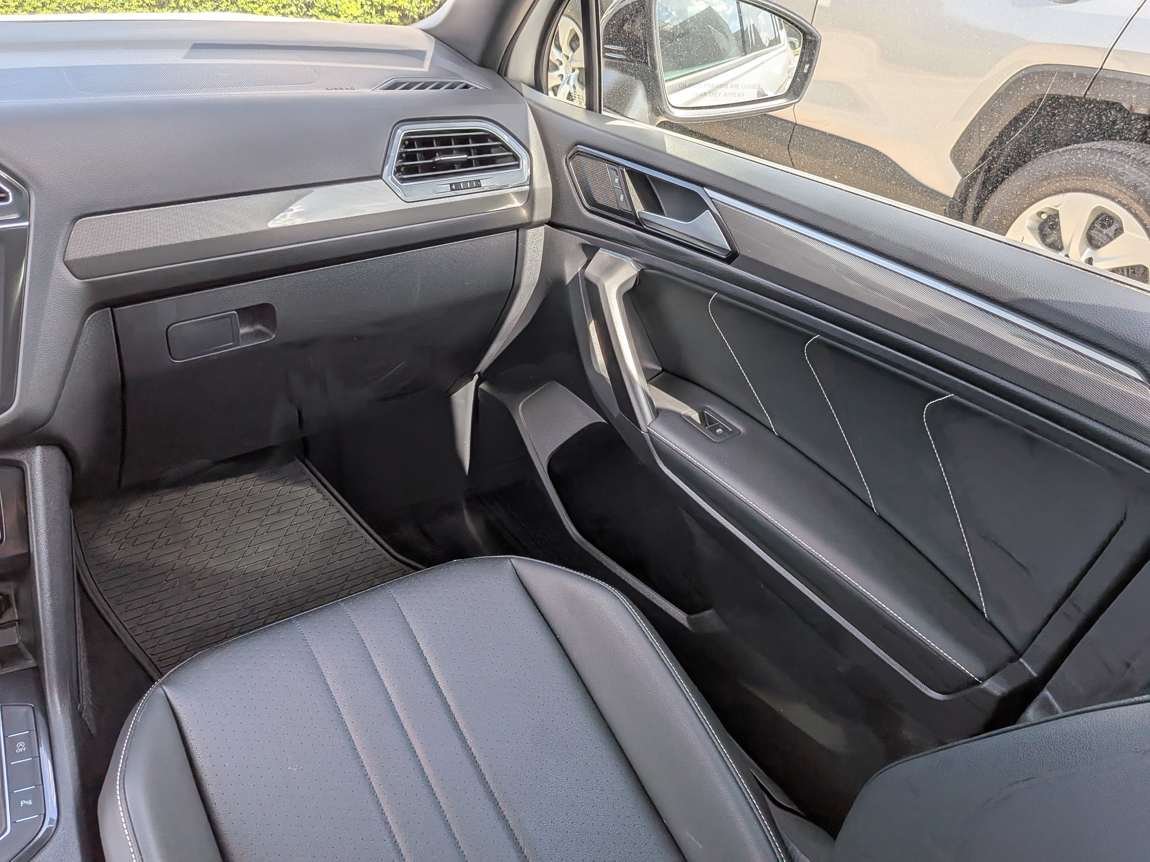 Certified 2023 Volkswagen Tiguan SE R-Line FWD image 17