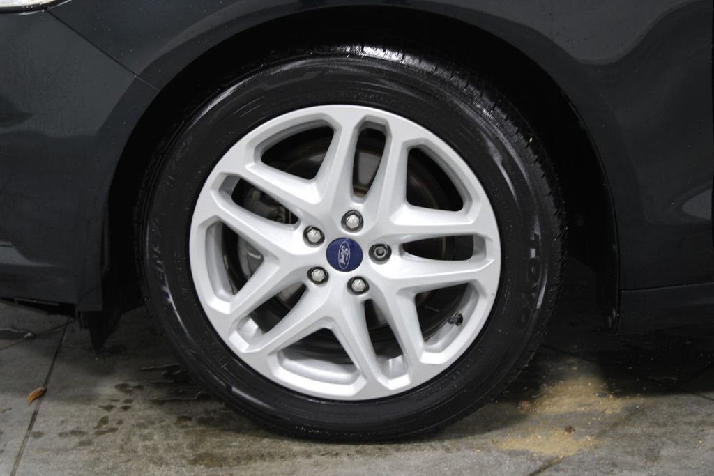 Used 2014 Ford Fusion SE FWD image 17