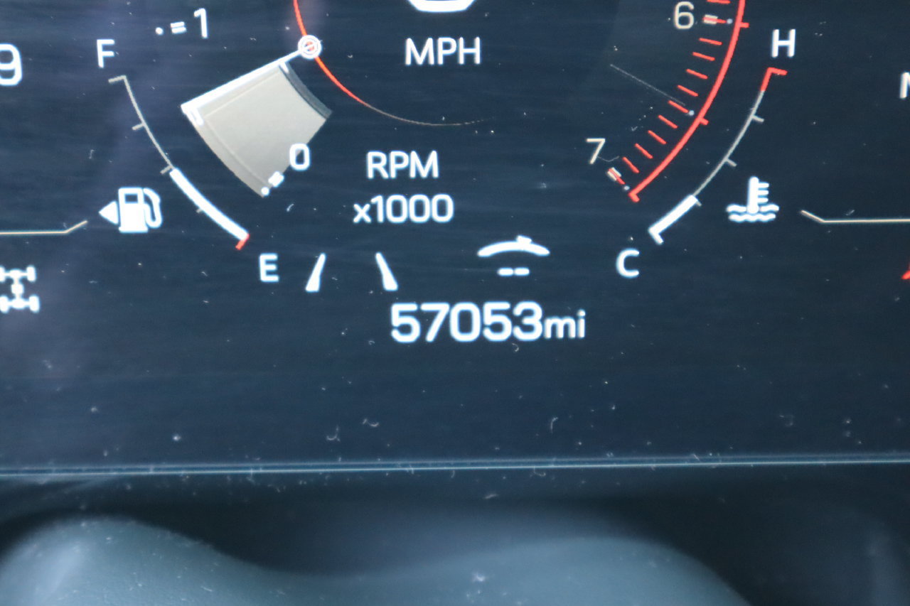 Used 2025 GMC Yukon Denali Ultimate AWD/4WD image 13