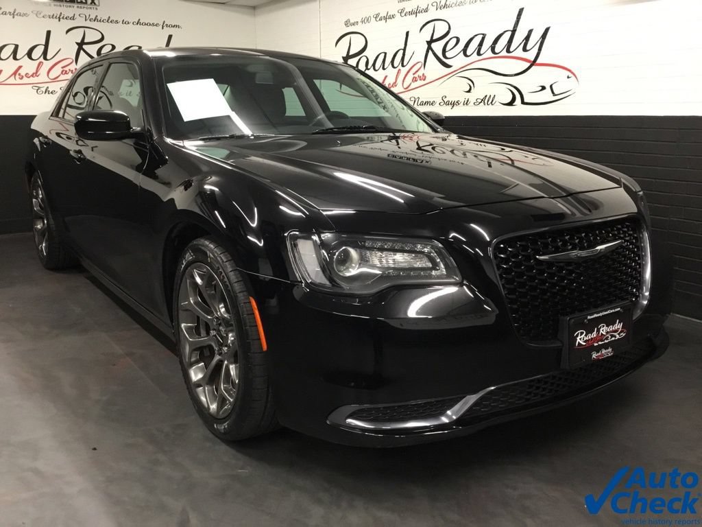 Used 2018 Chrysler 300 Touring w/ Sport Appearance Package RWD image 3