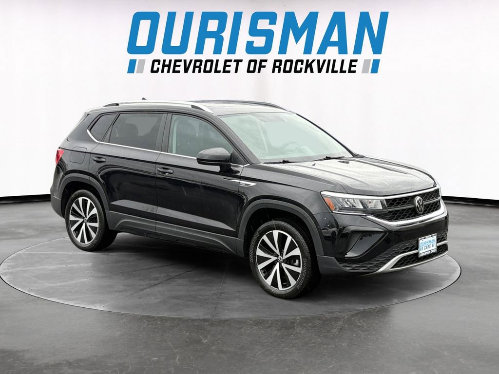 Used 2022 Volkswagen Taos SE image 1