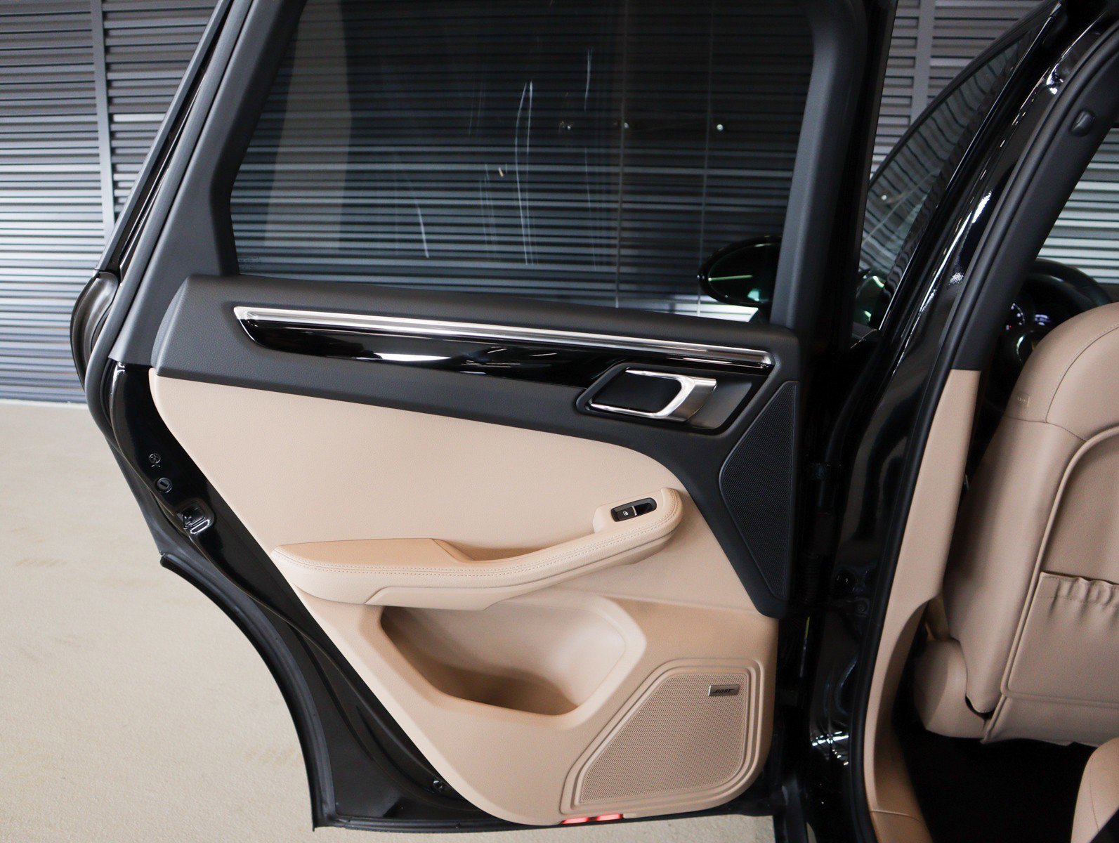 Certified 2025 Porsche Macan image 24