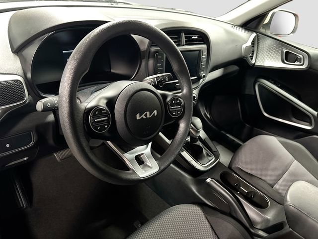 Used 2023 Kia Soul LX w/ LX Technology Package image 9