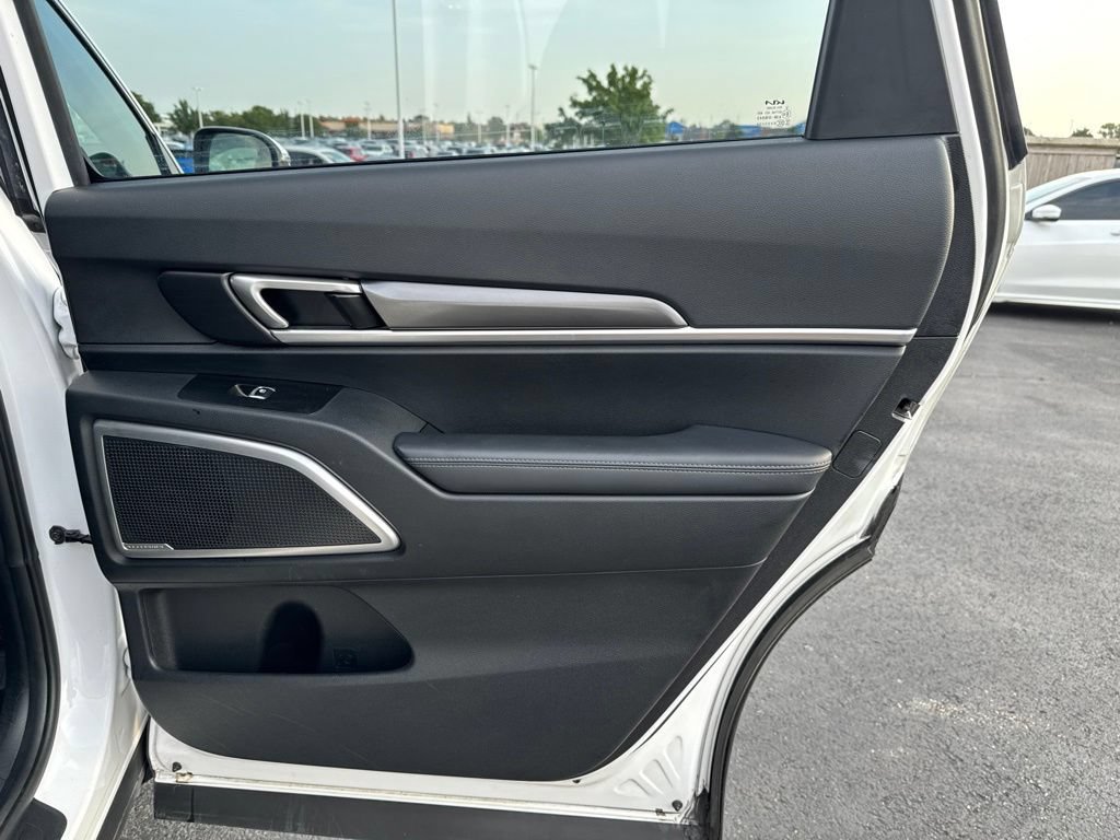 Used 2025 Kia Telluride S AWD/4WD image 41