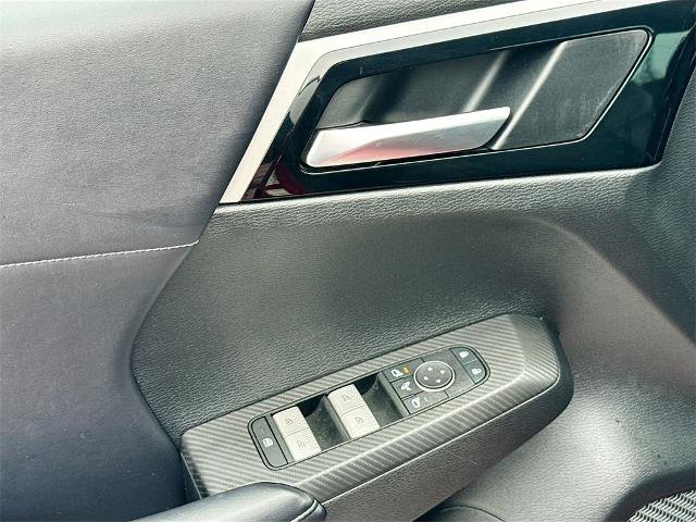 Used 2023 Mitsubishi Outlander SE image 16