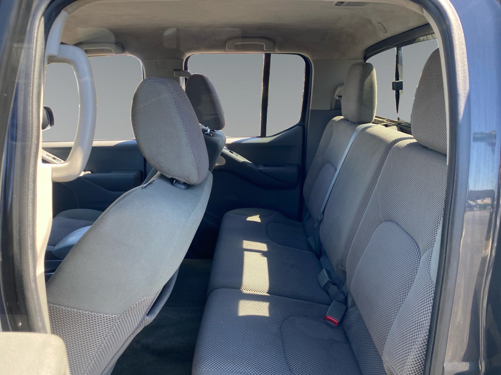 Used 2015 Nissan Frontier SV RWD image 13