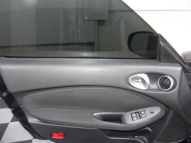 Used 2017 Nissan 370Z Coupe image 16