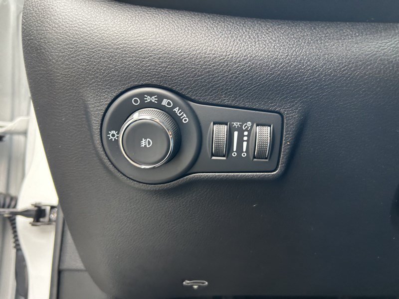 Used 2022 Jeep Compass Latitude w/ Sun and Sound Group AWD/4WD image 18