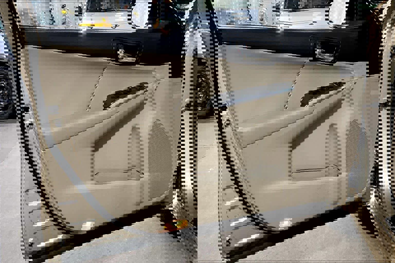 Used 2012 Toyota Camry XLE w/ Leather Pkg image 21