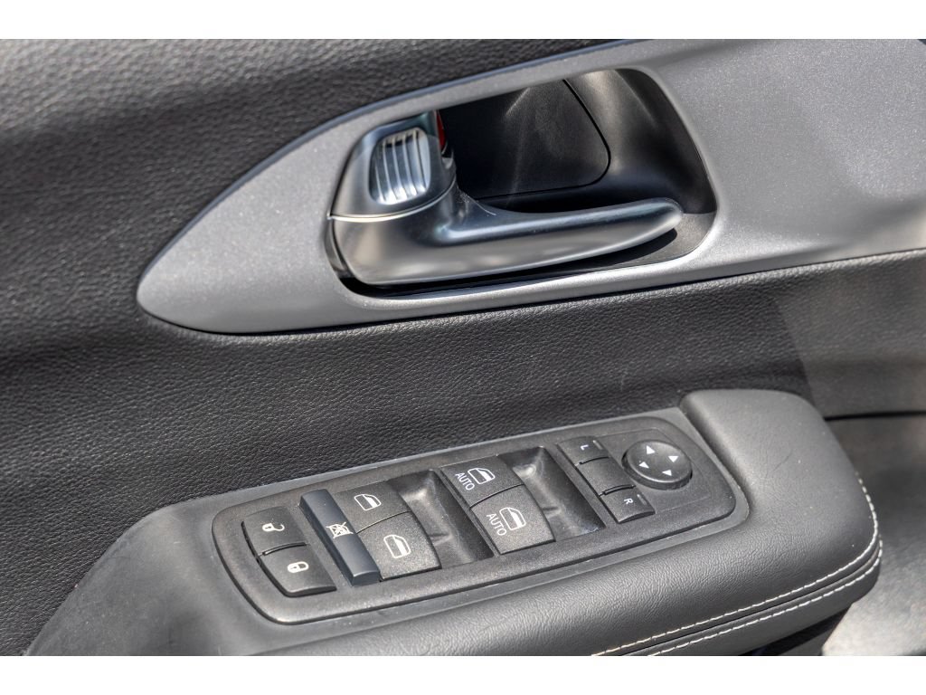 Used 2024 Chrysler Pacifica Touring FWD image 20