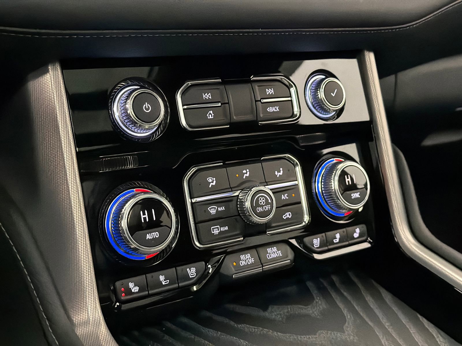 Used 2022 GMC Yukon XL Denali image 36