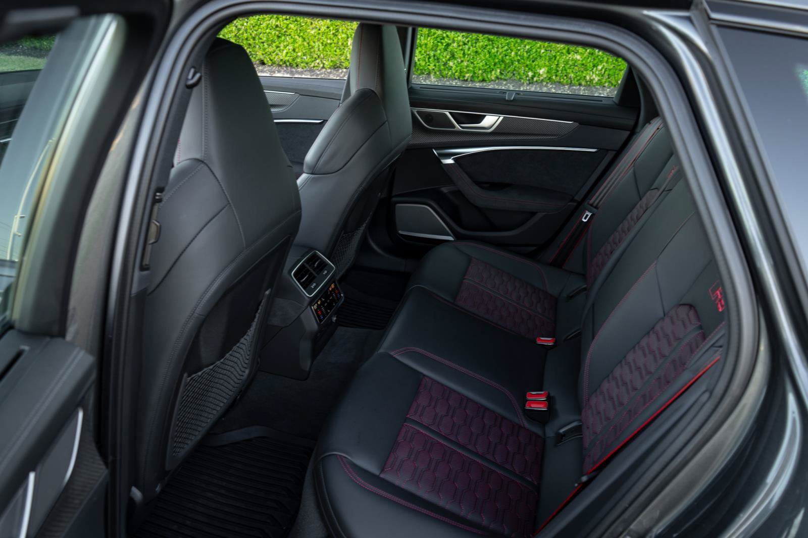 Certified 2024 Audi RS 6 performance AWD/4WD image 39