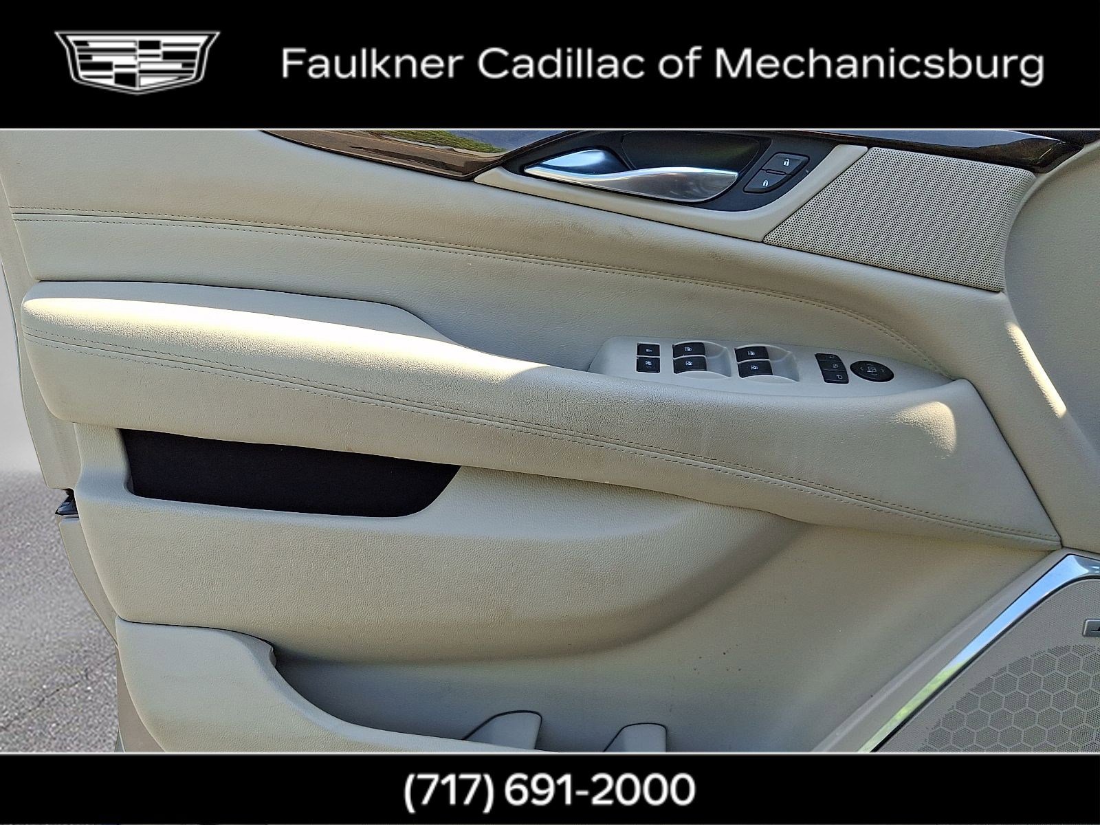 Used 2018 Cadillac Escalade Luxury AWD/4WD image 12