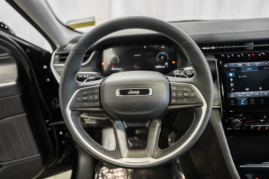 Certified 2023 Jeep Grand Cherokee Limited w/ Black Appearance Package AWD/4WD image 37