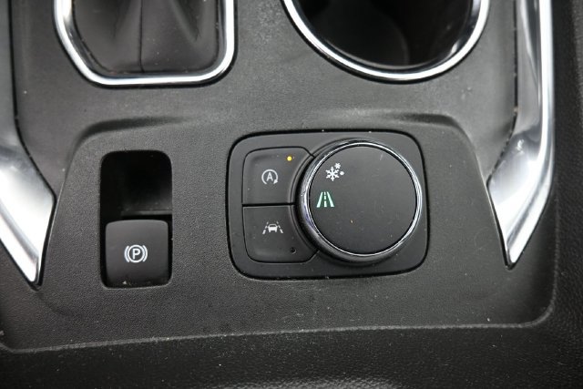 Used 2023 Chevrolet Traverse LT FWD image 23