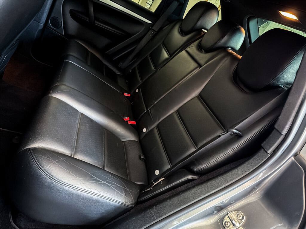 Used 2010 Porsche Cayenne AWD/4WD image 22
