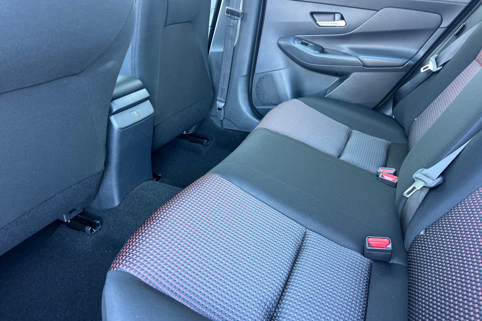 New 2027 Nissan Sentra SR w/ Floor Mat Package FWD image 9