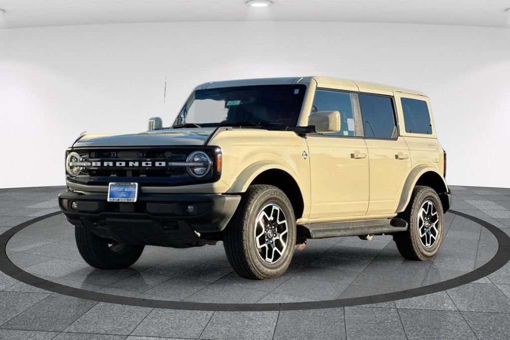 Used 2025 Ford Bronco Outer Banks image 9
