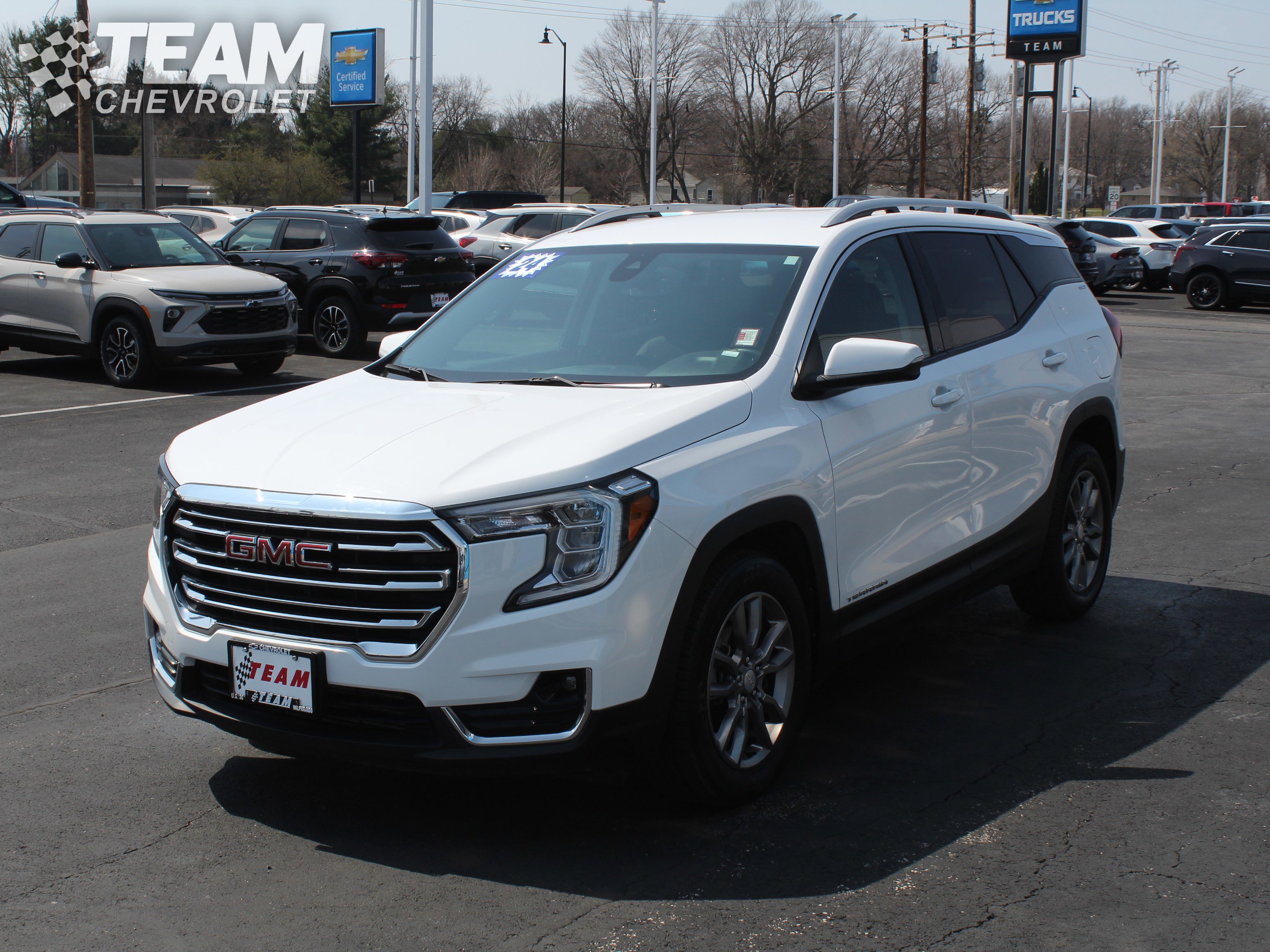 Used 2024 GMC Terrain SLT image 8