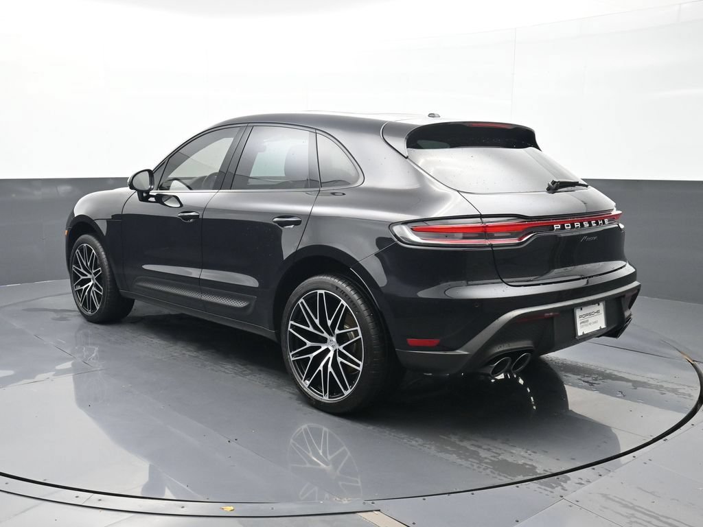 Certified 2025 Porsche Macan AWD/4WD image 3